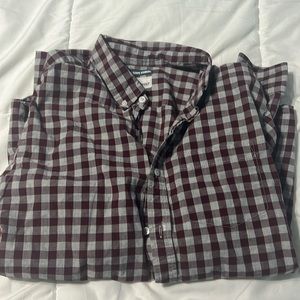 Old navy classic men’s button down dark red and grey plaid